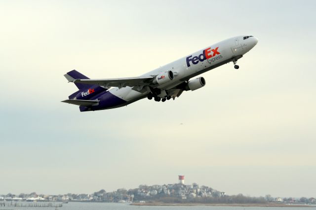 Boeing MD-11 (N593FE) - FedEx 658 lifting off of 22R and heading for Memphis