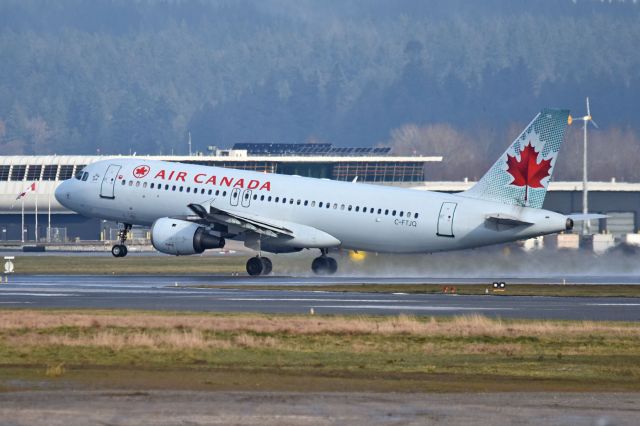 Airbus A320 (C-FTJQ)