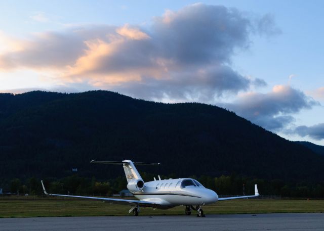 Cessna Citation CJ1 (N525HV) - A Cessna 525, recently modified by Tamarack Aerospace Group, waits on the ramp in Sandpoint at sunset.