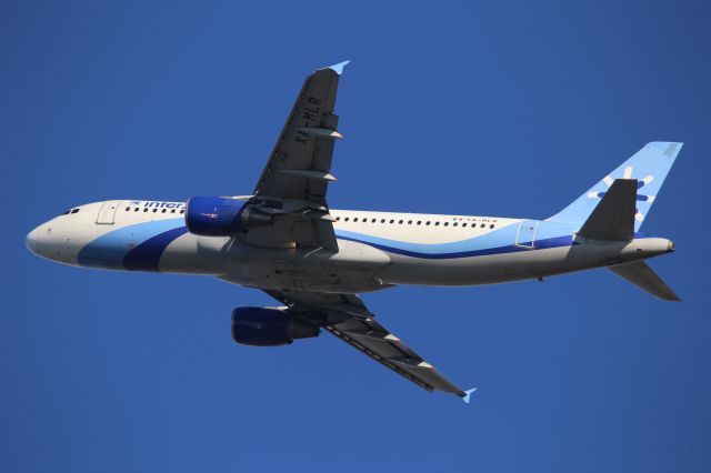 Airbus A320 (XA-MLR)