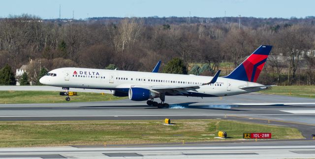 Boeing 757-200 (N6714Q)