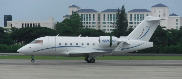 Canadair Challenger (N226SJ)