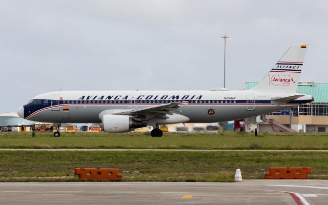 Airbus A320 (N284AV)