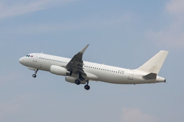 Airbus A320 (XU-353)