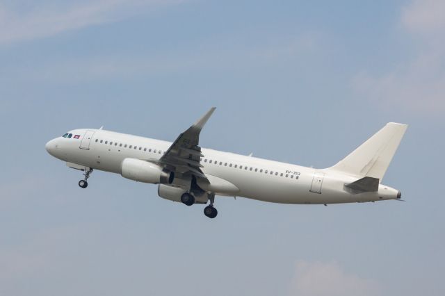 Airbus A320 (XU353)