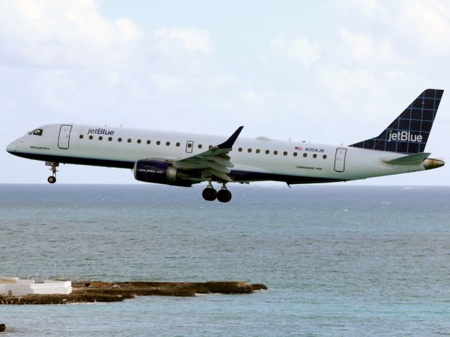 Embraer ERJ-190 (N304JB)