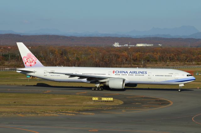 BOEING 777-300 (B-18002) - 2019-10-28
