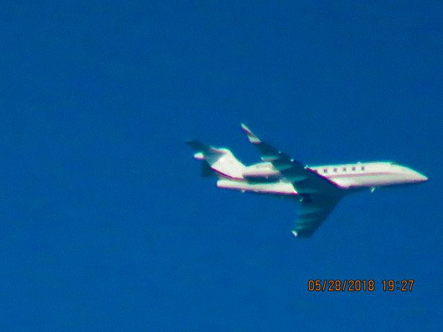 Canadair Challenger 350 (N744QS)