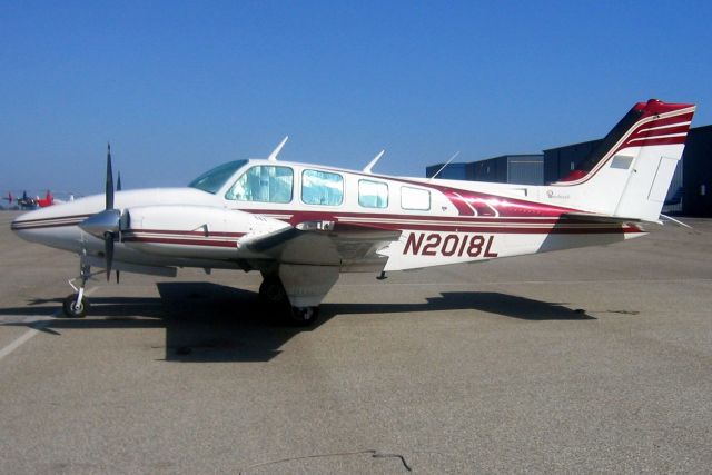 Beechcraft Baron (58) (N2018L) - Seen here on 13-Aug-06.