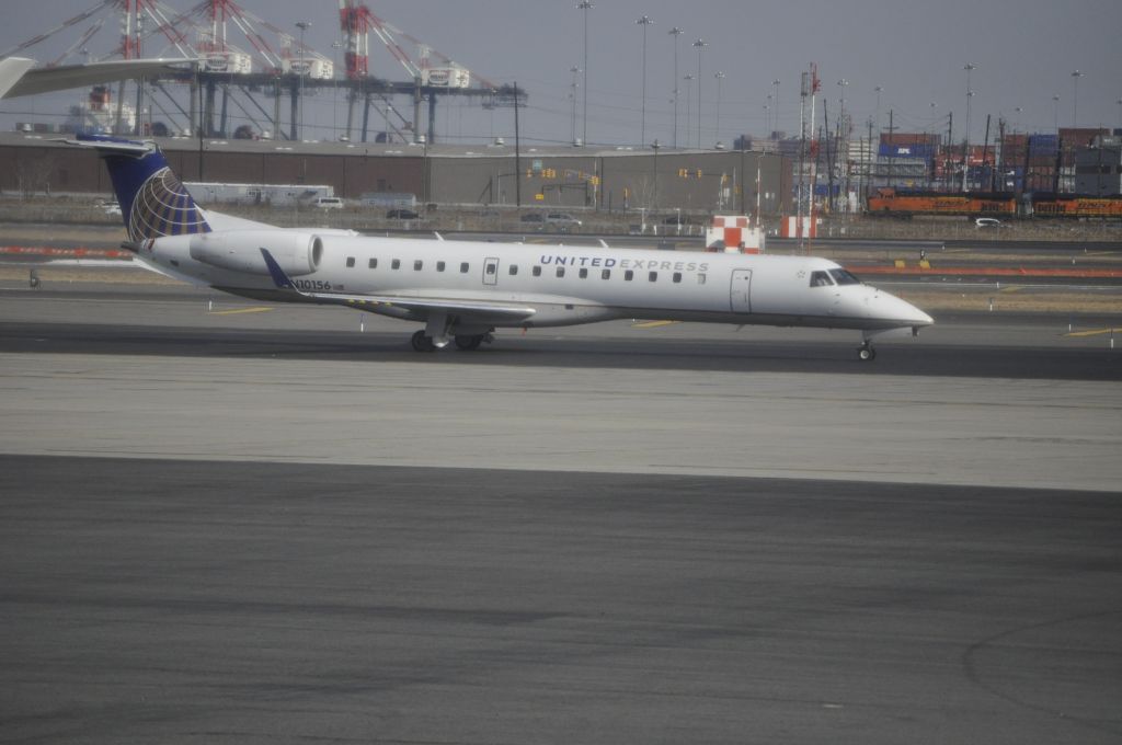 Embraer ERJ-145 (N10156)