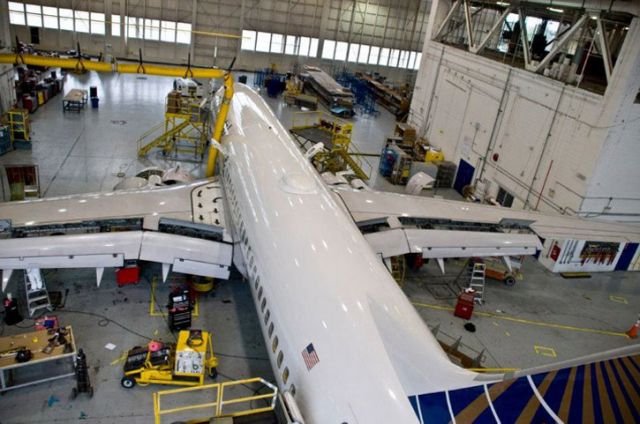 Boeing 737-800 — - A Continental B738 1 year prior to becoming a United plane.  In the south heavy mod maintenance hanger at MCO