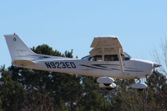 Cessna Skyhawk (N923ED)