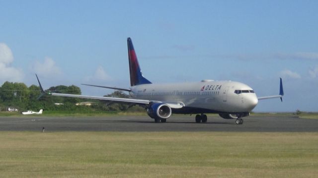 Boeing 737-900 (N866DN)