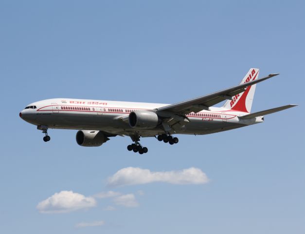 Boeing 777-200 (VT-AIK) - Landing At Lester B.Pearson Int,l Airport,Toronto,Canada,CYYZ/YYZ ,Photo Taken June 27,2009