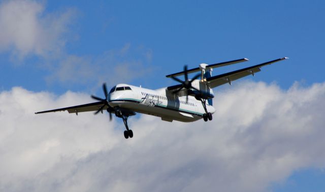 de Havilland Dash 8-400 (N419QX)