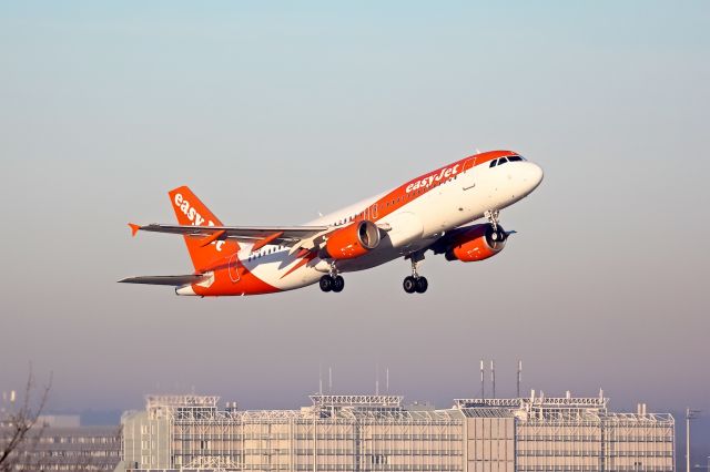 Airbus A320 (OE-IZS)