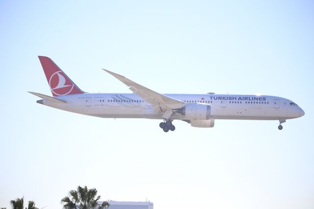 Boeing 787-9 Dreamliner (TC-LLK)