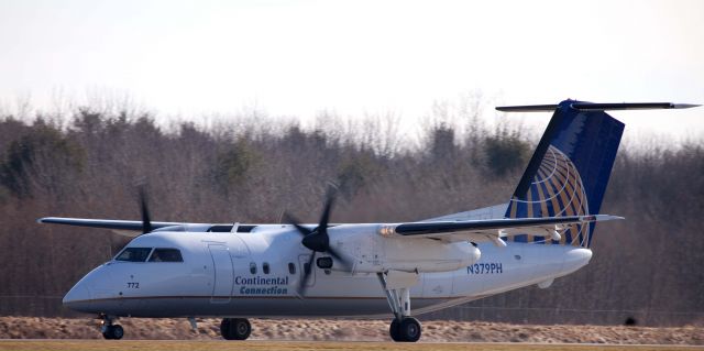 de Havilland Dash 8-200 (N379PH)