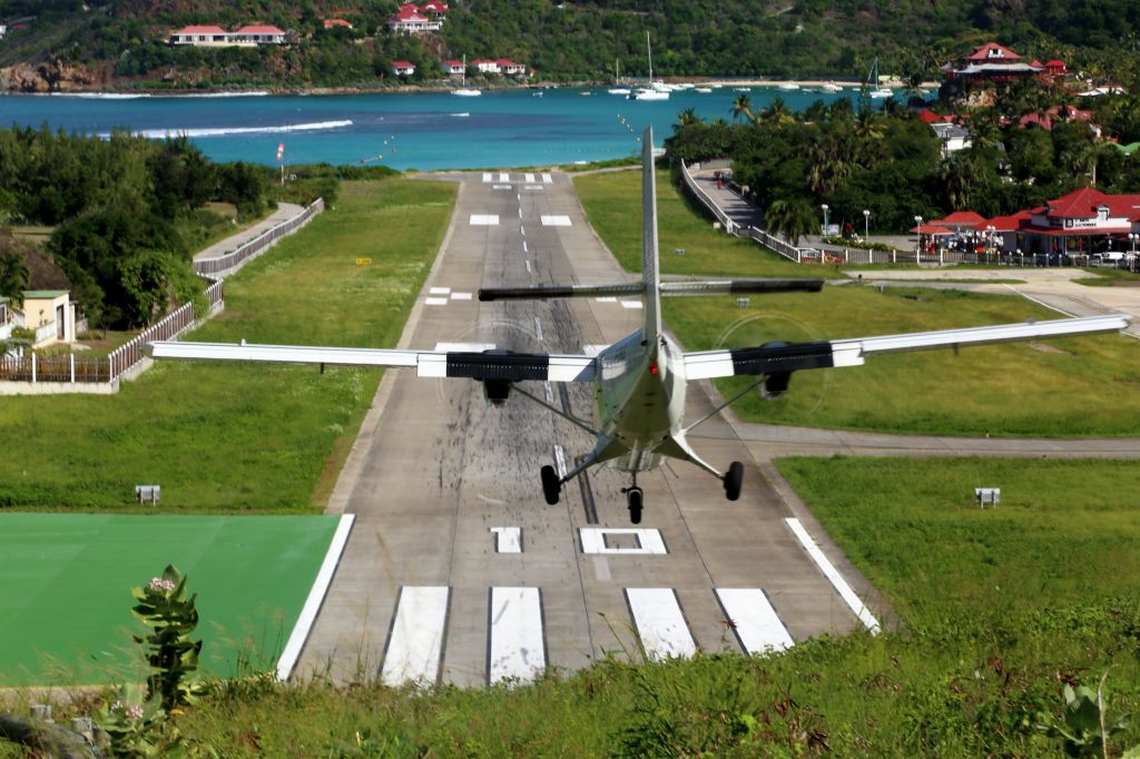 De Havilland Canada Twin Otter (F-OHJG) - D209/D212 crossroads.br /My trip december 2015