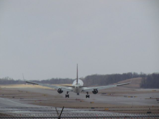 BOEING 767-300 (N174DZ)