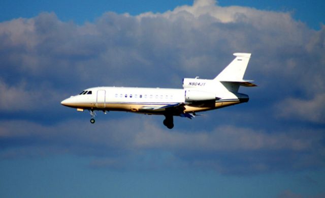 Dassault Falcon 900 (N904JY) - On Final 30L