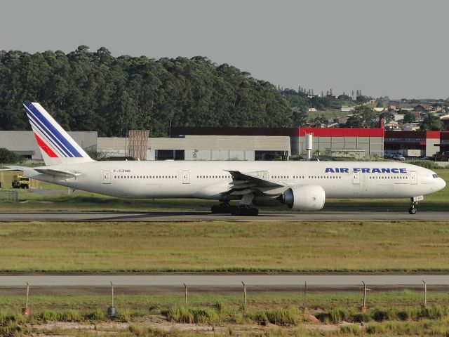 BOEING 777-300 (F-GZNB)