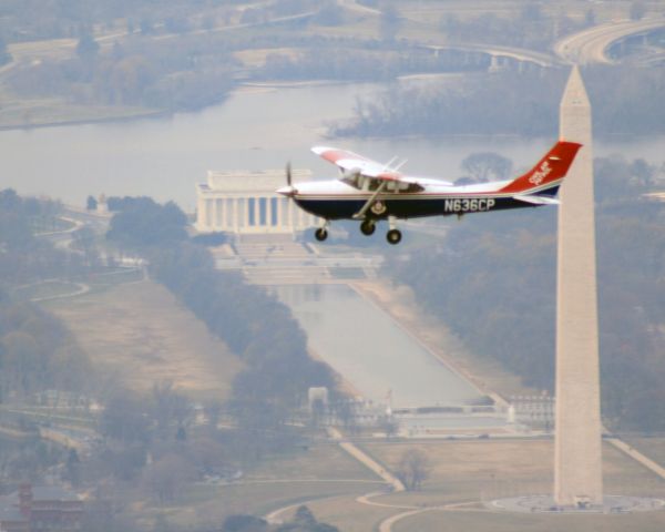 Cessna Skylane (N636CP) - N636CP in front of National Mall, Washington, D.C.  Photo by Maj Paul Cianciolo, NATCAPWG/PA.