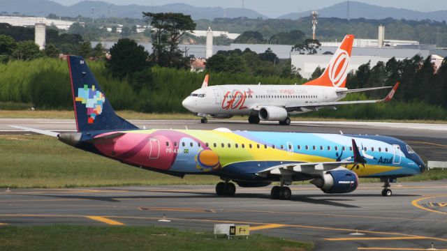 Embraer ERJ-190 (PR-AXH)