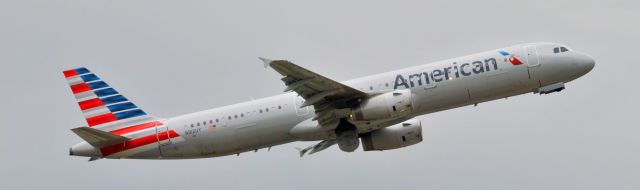 Airbus A321 (N912UY)