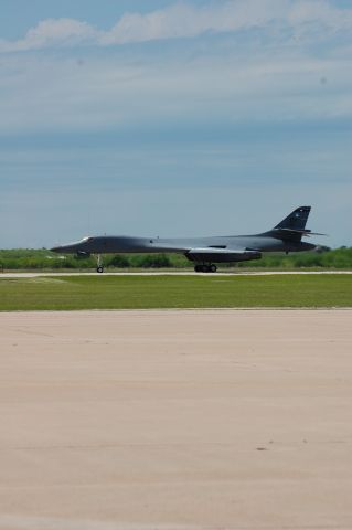 — — - B-1B landing.