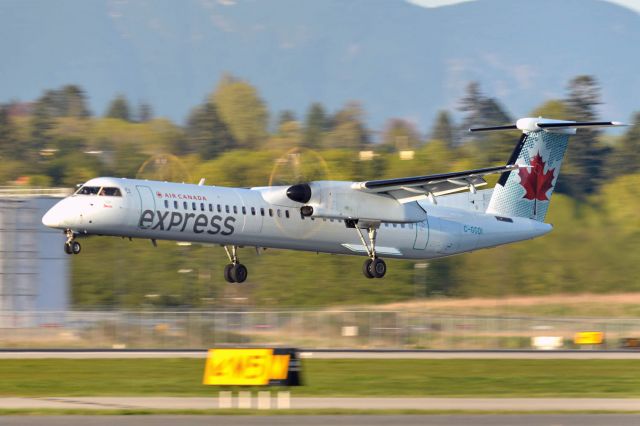 de Havilland Dash 8-400 (C-GGOI)