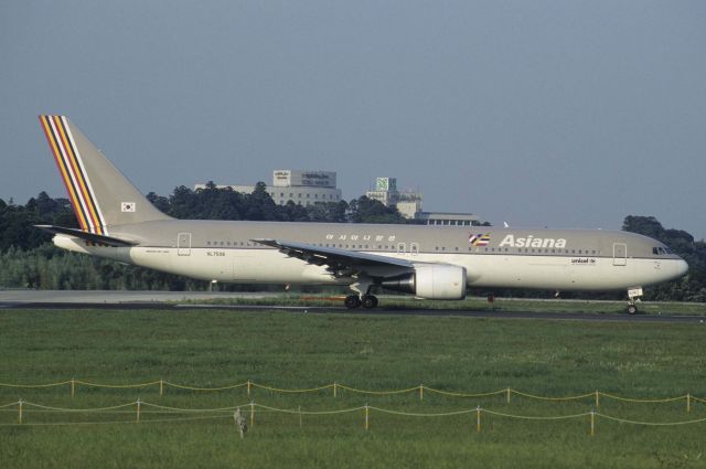 BOEING 767-300 (HL7506) - Departure at Narita Intl Airport Rwy16R on 1998/08/16