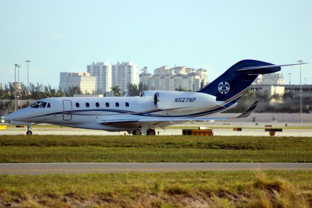 Cessna Citation X (N527NP) - Lining up to depart rwy 10L on 11-Jan-17 on a round-trip to KROG.