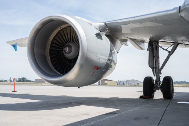 Airbus A319 (N744P)