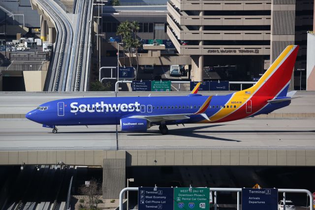 Boeing 737-800 (N8541W)