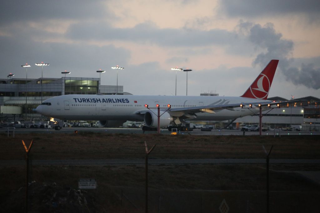 BOEING 777-300ER (TC-JJK)
