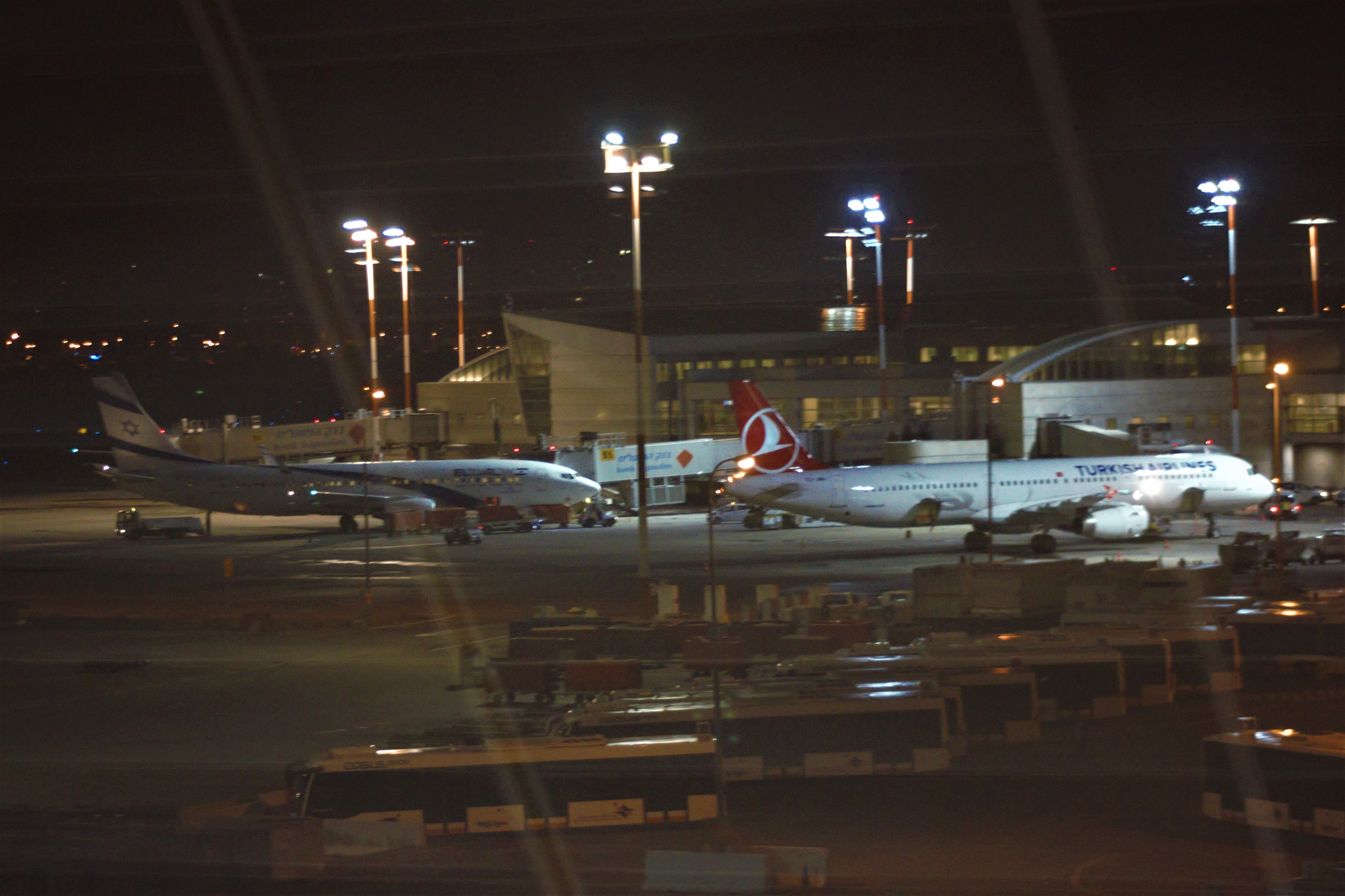 Boeing 737-800 (4K-EKJ)