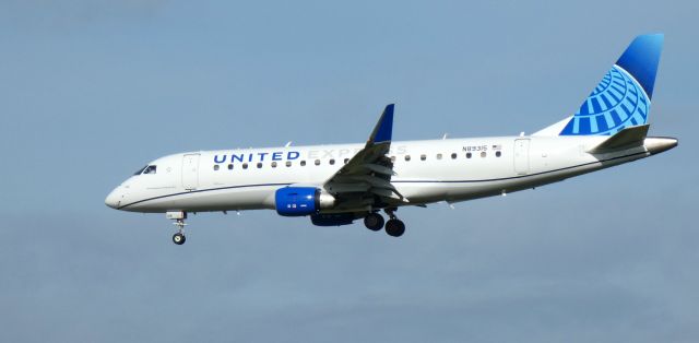 Embraer 175 (N89315) - On short final is this 2014 United Airlines Express Embraer 175-200LR in the Autumn of 2022.