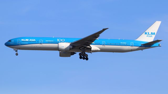 BOEING 777-300 (PH-BVC)