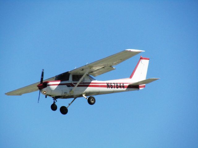 Cessna 152 (N67844) - Landing RWY 30