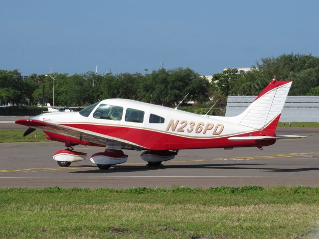 Piper Cherokee (N236PD)