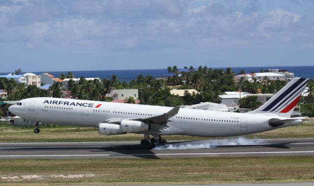 Airbus A330-300 (F-GLZK)