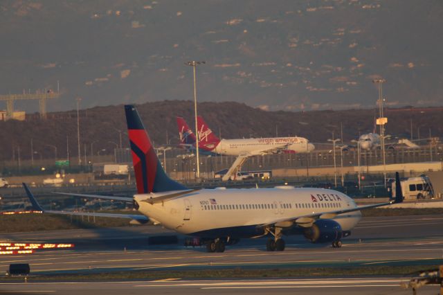 Boeing 737-800 (N3767)