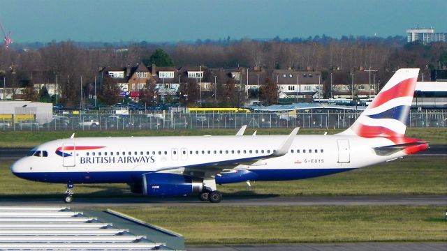 Airbus A320 (G-EUYS) - Taxiing to T5 after arrival from Manchester as BA1387