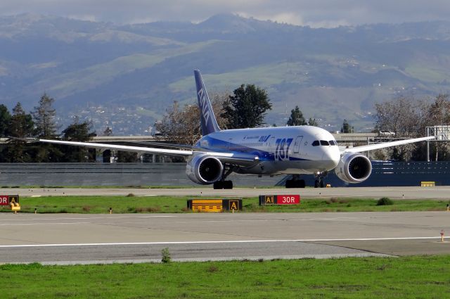 Boeing 787-8 (JA823A)