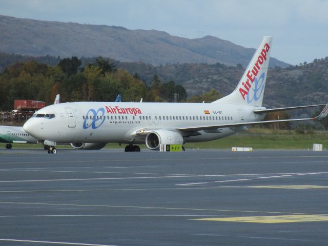 Boeing 737-700 (EC-IDT)