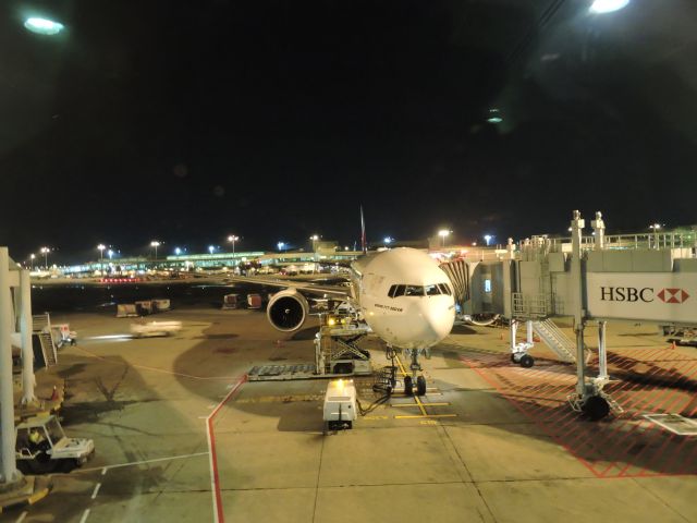 Boeing 777-200 (A6-EGH) - Emirates EK349 about to take-off from Singapore for a return trip to Colombo.