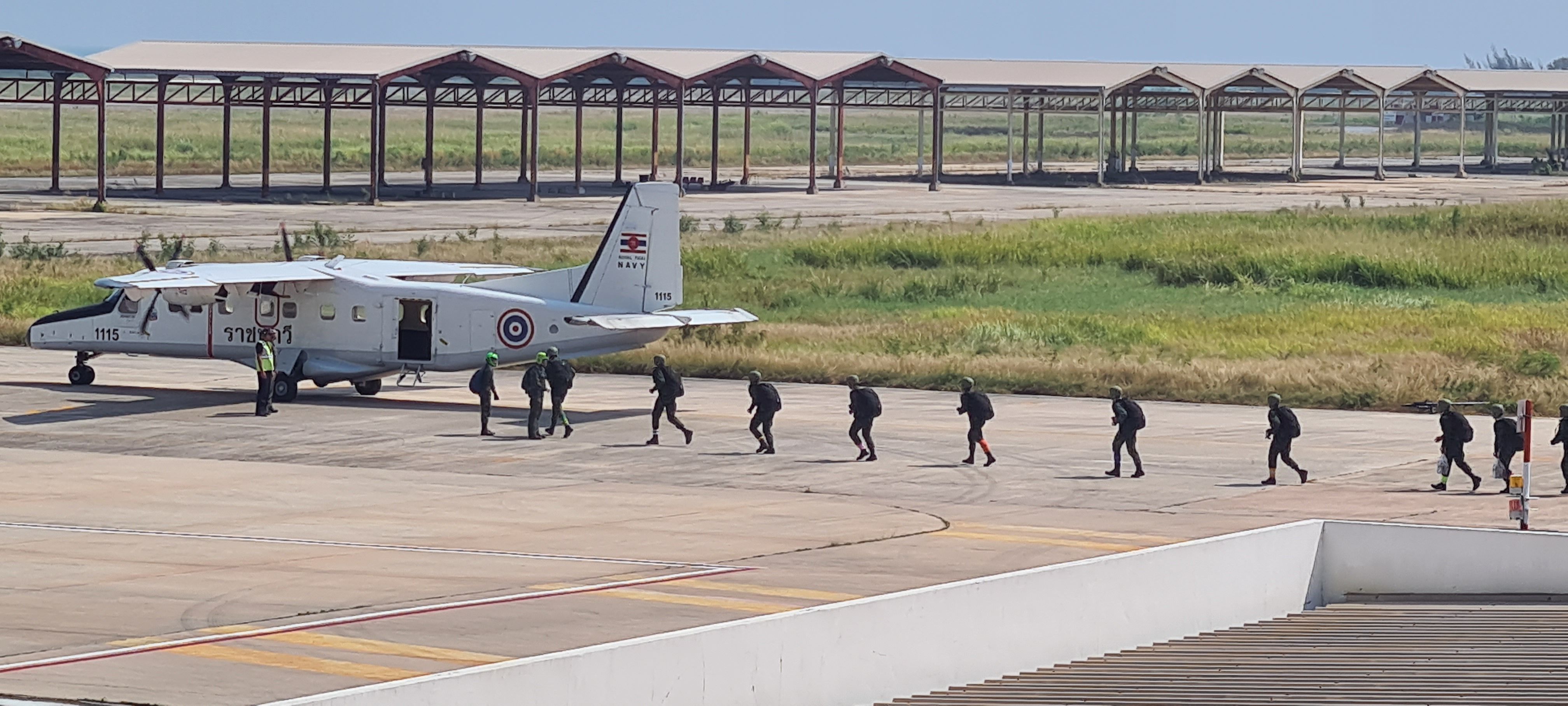 N1115 — - Parachute training flight.