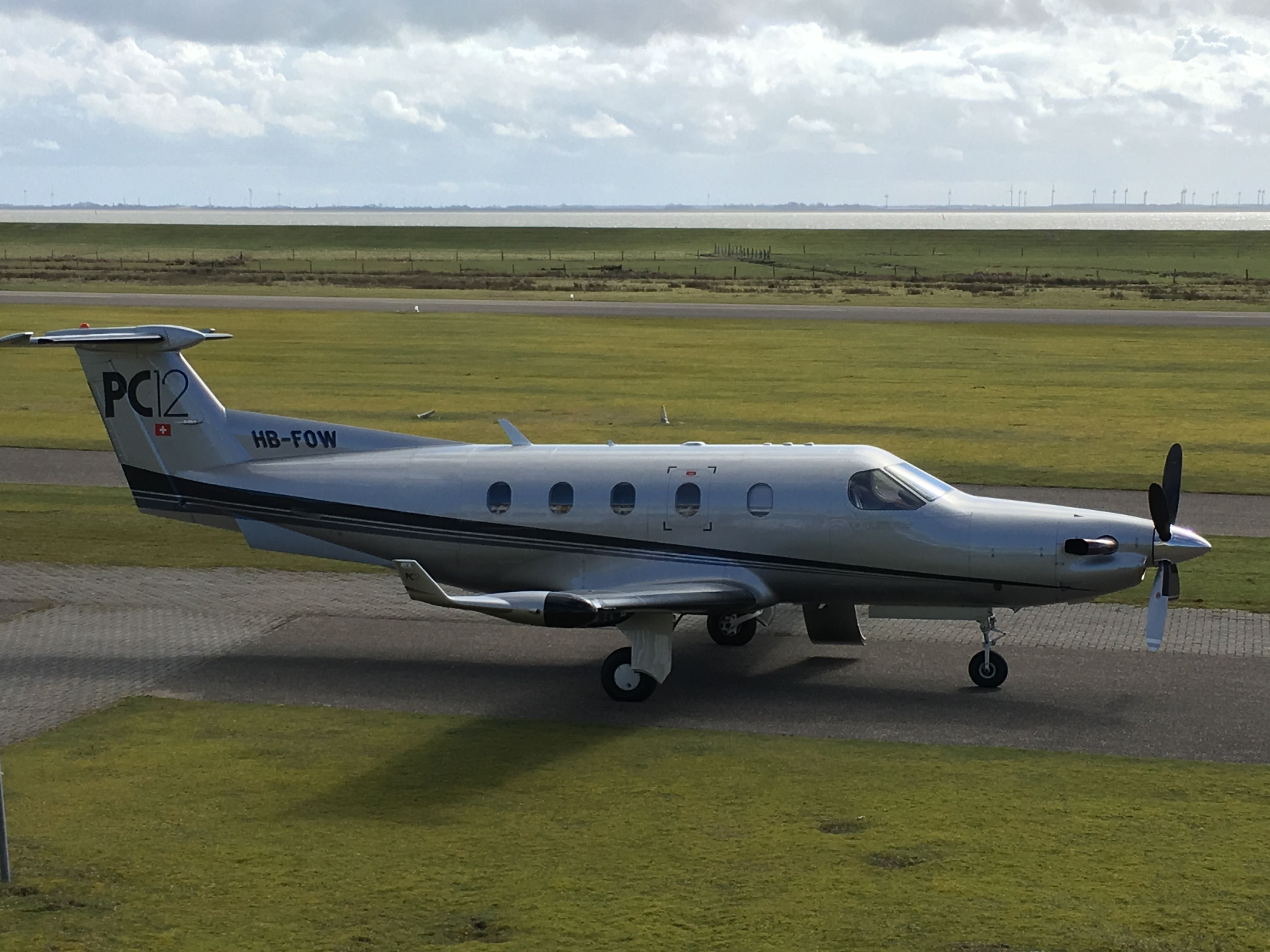 Pilatus PC-12 (HB-FOW)