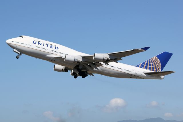 Boeing 747-200 (N120UA)